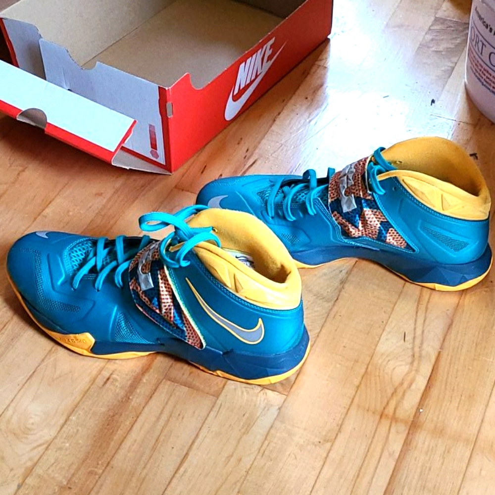 Nike Lebron Size 11.5